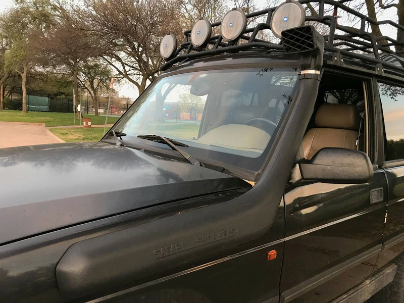 Illustration for article titled For $3,000, Could This 1998 Land Rover Discovery Channel Your Inner Offroader?